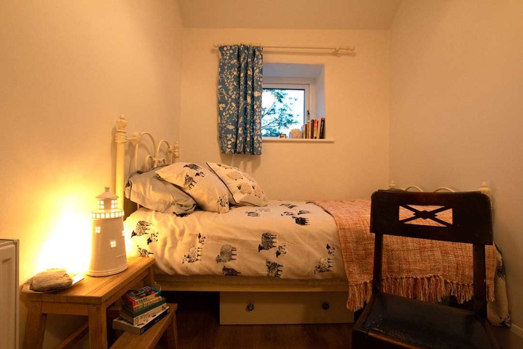 A bedroom at Inishowen Artists' Retreat & Studio