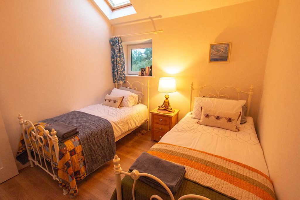 A bedroom at Inishowen Artists' Retreat & Studio